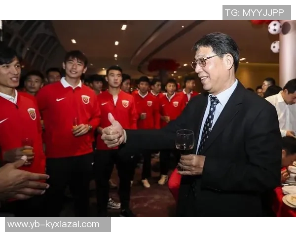 吕文君分享夺冠喜悦与恩师徐根宝合影重温崇明足球情怀