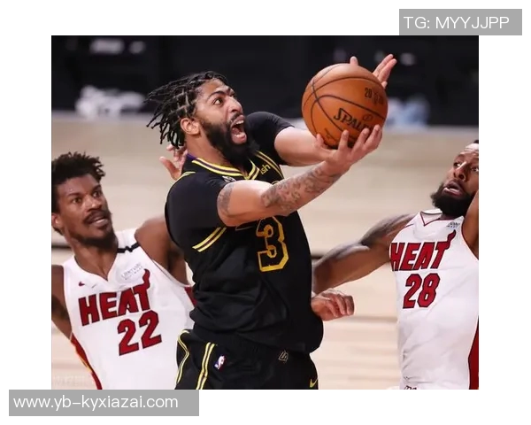 果阿队主场球员通道灯牌损坏严重引发球迷热议